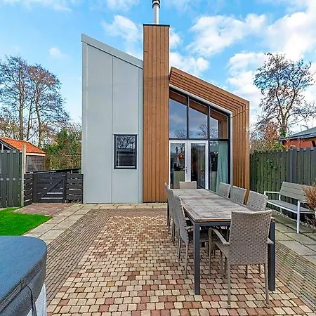 Hotel Near Sint Maartenszee With Jacuzzi Schagen